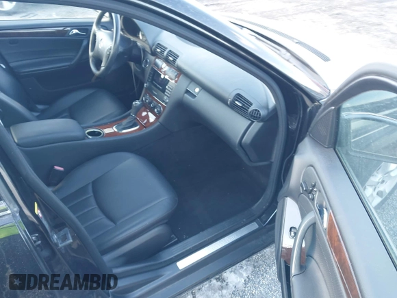 2007 Mercedes-Benz C 280 Luxury z VIN WDBRF92H07F895573, wystawiony jako IAAI lot #41342955 z przebiegiem 77 221 mil mil oraz . Historia ofert i sprzedaży dostępna na DreamBid. Obrazek 5.