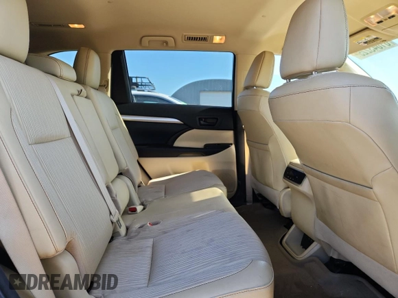 2017 Toyota Highlander LE with VIN 5TDBZRFH8HS477994, listed as a Copart auction lot 61043225 with 70,801 mi miles and Salvage title. Bid and sale history available at DreamBid. Image 11.