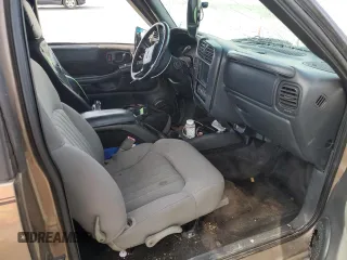 2003 GMC Sonoma SLS with VIN 1GTCS19X538182443, listed as a Copart auction lot 84875374 with 0 mi miles and Salvage Title. Bid and sale history available at carsss.com. Image 8.