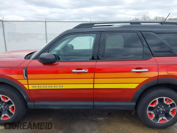 2024 Ford Bronco z VIN 3FMCR9K69RRF45079, wystawiony jako IAAI lot #42009210 z przebiegiem 3 267 mil mil oraz . Historia ofert i sprzedaży dostępna na DreamBid. Obrazek 14.