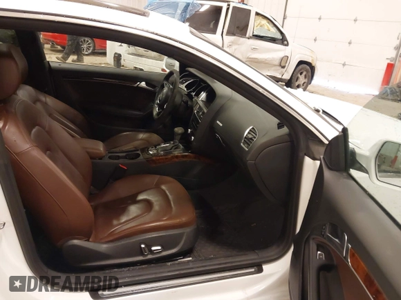 2013 Audi A5 Premium Plus z VIN WAULFAFR7DA012604, wystawiony jako IAAI lot #41562285 z przebiegiem 121 000 mil mil oraz . Historia ofert i sprzedaży dostępna na DreamBid. Obrazek 5.