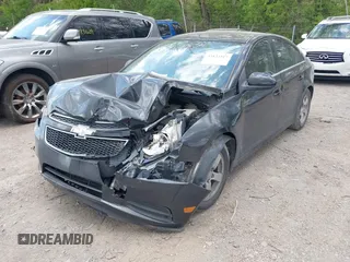 2014 Chevrolet Cruze 1LT z VIN 1G1PC5SB5E7268583, wystawiony jako IAAI lot #42123317 z przebiegiem 162 463 mil mil oraz . Historia ofert i sprzedaży dostępna na DreamBid. Obrazek 2.