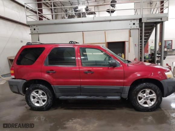 2006 Ford Escape XLT with VIN 1FMYU03106KC15575, listed as a IAAI auction lot 42017906 with 187,733 mi miles. Bid and sale history available at carsss.com. Image 13.