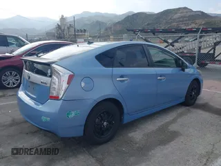 2013 Toyota Prius z VIN JTDKN3DP2D3046775, wystawiony jako IAAI lot #41723012 z przebiegiem 234 306 mil mil oraz . Historia ofert i sprzedaży dostępna na DreamBid. Obrazek 4.