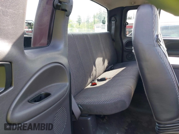 2000 Dodge 1500 z VIN 3B7HF13Z9YG138645, wystawiony jako IAAI lot #42298492 z przebiegiem 138 898 mil mil oraz . Historia ofert i sprzedaży dostępna na DreamBid. Obrazek 8.