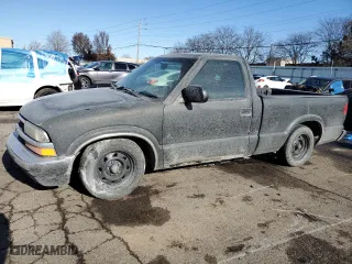 2000 Chevrolet S-10 LS with VIN 1GCCS14W7Y8286972, listed as a Copart auction lot 84642504 with 200,833 mi miles and Salvage Title. Bid and sale history available at carsss.com. Image 1.