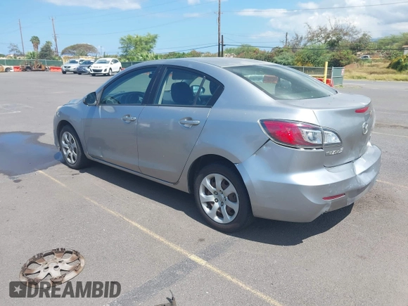 2013 Mazda 3 i Sport z VIN JM1BL1U74D1735108, wystawiony jako IAAI lot #42138724 z przebiegiem 114 856 mil mil oraz . Historia ofert i sprzedaży dostępna na DreamBid. Obrazek 3.