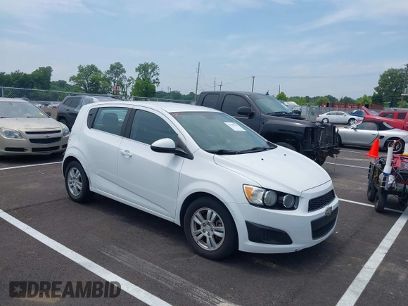 2012 Chevrolet Sonic LT z VIN 1G1JD6SH6C4232414, wystawiony jako IAAI lot #42489990 z przebiegiem 174 731 mil mil oraz . Historia ofert i sprzedaży dostępna na DreamBid. Obrazek 1.
