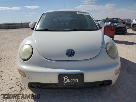 2000 Volkswagen Beetle GLX with VIN 3VWDD21C5YM450131, listed as a Copart auction lot 78421784 with 154,911 mi miles and Salvage title. Bid and sale history available at DreamBid. Image 5.