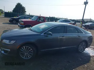 2017 Lincoln MKZ Select z VIN 3LN6L5D98HR613305, wystawiony jako IAAI lot #42400840 z przebiegiem 81 659 mil mil oraz . Historia ofert i sprzedaży dostępna na DreamBid. Obrazek 14.