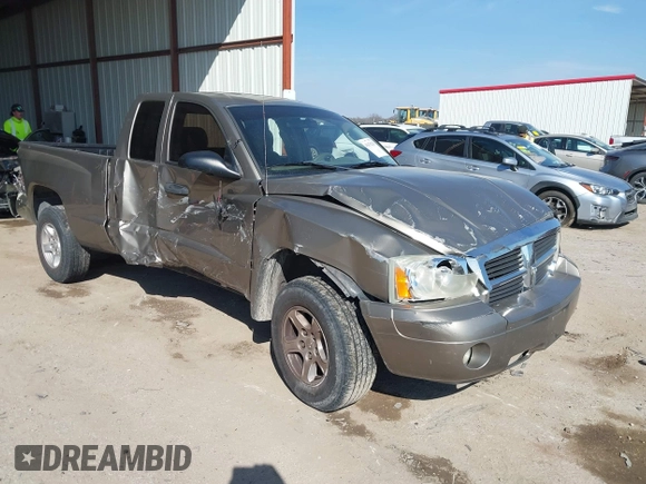 2006 Dodge Dakota SLT with VIN 1D7HE42K16S666071, listed as a IAAI auction lot 41676231 with 129,977 mi miles and . Bid and sale history available at carsss.com. Image 1.