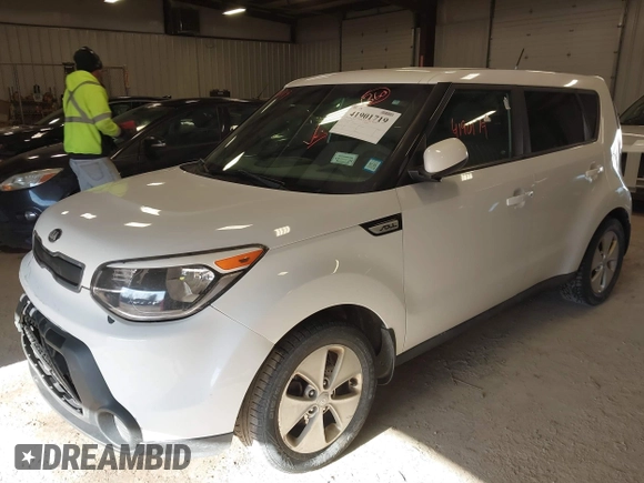 2015 Kia Soul with VIN KNDJN2A20F7779272, listed as a IAAI auction lot 41901719 with 204,682 mi miles. Bid and sale history available at carsss.com. Image 2.