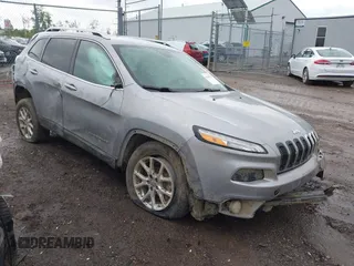 2014 Jeep Cherokee Latitude z VIN 1C4PJMCS1EW190833, wystawiony jako IAAI lot #42198520 z przebiegiem 168 146 mil mil oraz . Historia ofert i sprzedaży dostępna na DreamBid. Obrazek 1.