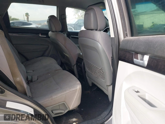 2015 Kia Sorento LX with VIN 5XYKTDA79FG584016, listed as a IAAI auction lot 41703361 with 123,265 mi miles. Bid and sale history available at carsss.com. Image 8.