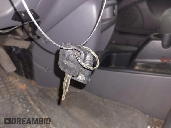 2002 Ford Escape XLT Choice z VIN 1FMCU04162KB99594, wystawiony jako IAAI lot #42632848 z przebiegiem 166 632 mil mil oraz . Historia ofert i sprzedaży dostępna na DreamBid. Obrazek 11.