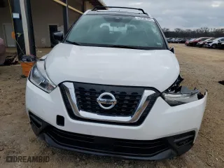 2020 Nissan Kicks SV with VIN 3N1CP5CVXLL528426, listed as a Copart auction lot 43750725 with 72,374 mi miles and Salvage Title. Bid and sale history available at carsss.com. Image 5.