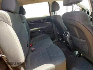 2020 Kia Sorento LX z VIN 5XYPG4A36LG673089, wystawiony jako Copart lot #60742195 z przebiegiem 68 612 mil mil oraz Szkoda całkowita • Salvage title. Historia ofert i sprzedaży dostępna na DreamBid. Obrazek 11.