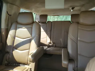 2015 Cadillac Escalade ESV Platinum z VIN 1GYS4UKJ6FR698719, wystawiony jako Copart lot #62085824 z przebiegiem 149 882 mil mil oraz Czysty tytuł • Clean title. Historia ofert i sprzedaży dostępna na DreamBid. Obrazek 10.