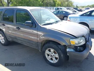 2006 Ford Escape XLT с VIN 1FMYU03166KA72695, выставлен на аукционе IAAI как лот 42331729 с пробегом 140 702 миль миль и . История ставок и продаж доступна на DreamBid. Изображение 6.