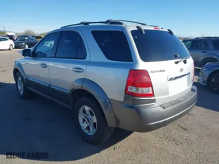 2005 Kia Sorento LX with VIN KNDJD733655414238, listed as a IAAI auction lot 41506853 with 170,062 mi miles. Bid and sale history available at carsss.com. Image 3.