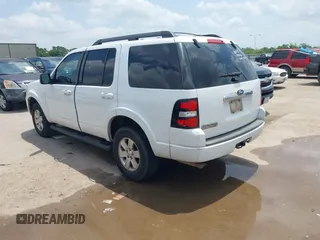 2010 Ford Explorer XLT with VIN 1FMEU6DE9AUB07735, listed as a IAAI auction lot 42107448 with 143,405 mi miles. Bid and sale history available at carsss.com. Image 3.