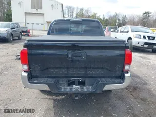 2022 Toyota Tacoma 4WD SR with VIN 3TYCZ5AN4NT092989, listed as a IAAI auction lot 41889391 with 33,362 mi miles. Bid and sale history available at carsss.com. Image 16.