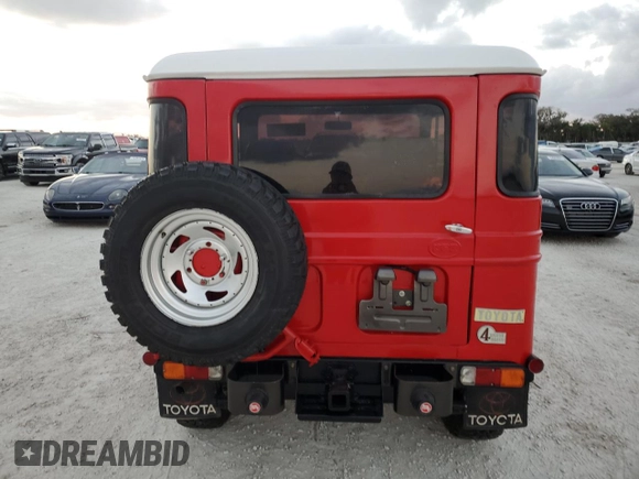 1976 Toyota Land Cruiser z VIN FJ40208864, wystawiony jako Copart lot #79069054 z przebiegiem 18 022 mil mil oraz Szkoda całkowita • Salvage title. Historia ofert i sprzedaży dostępna na DreamBid. Obrazek 6.