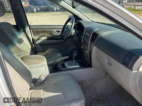 2007 Kia Sorento LX z VIN KNDJD736275693488, wystawiony jako Copart lot #86608024 z przebiegiem 234 513 mil mil oraz Czysty tytuł • Clean title. Historia ofert i sprzedaży dostępna na DreamBid. Obrazek 5.