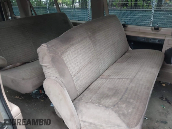 2001 Ford Econoline Passenger XL с VIN 1FBSS31S71HB54782, выставлен на аукционе IAAI как лот 42265547 с пробегом 193 341 миль миль и . История ставок и продаж доступна на DreamBid. Изображение 8.