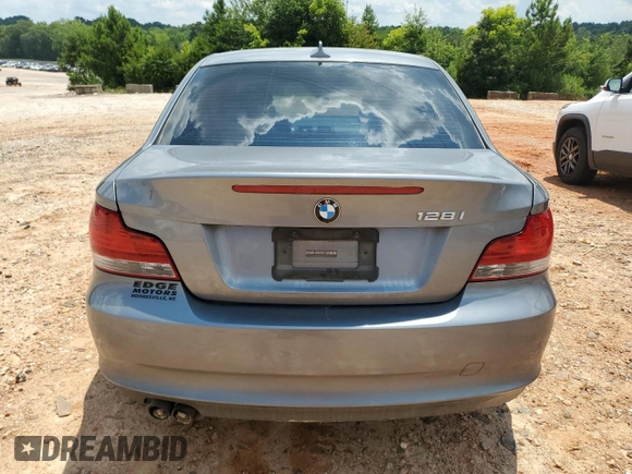 2011 BMW 1 Series 128i z VIN WBAUP7C52BVP21971, wystawiony jako Copart lot #63036725 z przebiegiem 255 217 mil mil oraz Szkoda całkowita • Salvage title. Historia ofert i sprzedaży dostępna na DreamBid. Obrazek 6.