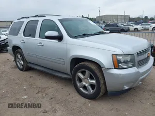 2014 Chevrolet Tahoe LTZ z VIN 1GNSCCE04ER159110, wystawiony jako IAAI lot #41615653 z przebiegiem 171 422 mil mil oraz . Historia ofert i sprzedaży dostępna na DreamBid. Obrazek 1.