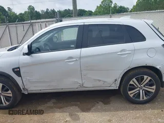 2024 Mitsubishi Outlander S z VIN JA4ARUAU8RU026106, wystawiony jako IAAI lot #42261854 z przebiegiem 5 439 mil mil oraz . Historia ofert i sprzedaży dostępna na DreamBid. Obrazek 6.
