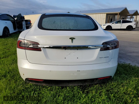 2021 Tesla Model S Long Range Plus z VIN 5YJSA1E23MF425368, wystawiony jako Copart lot #73956634 z przebiegiem Nie podano mil oraz Nie do naprawy • Non repairable. Historia ofert i sprzedaży dostępna na DreamBid. Obrazek 6.