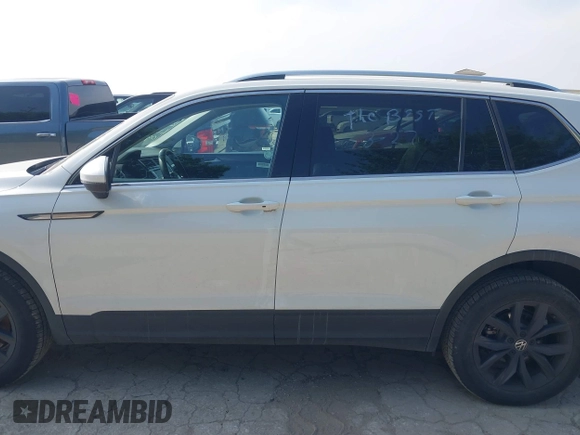 2024 Volkswagen Tiguan SE with VIN 3VV3B7AX9RM098307, listed as a IAAI auction lot 41941586 with 16,945 mi miles and . Bid and sale history available at DreamBid. Image 14.