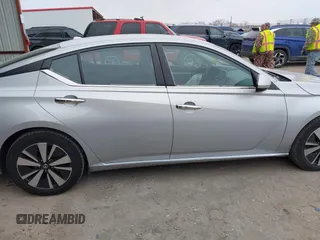2022 Nissan Altima 2.5 SV with VIN 1N4BL4DV8NN384221, listed as a IAAI auction lot 41605869 with 67,177 mi miles. Bid and sale history available at carsss.com. Image 13.