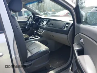 2017 Kia Sedona LX with VIN KNDMB5C17H6292641, listed as a IAAI auction lot 42010175 with 95,247 mi miles. Bid and sale history available at carsss.com. Image 5.