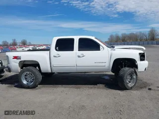 2010 Chevrolet Silverado 1500 LT with VIN 3GCRKSE34AG142638, listed as a IAAI auction lot 41620863 with 330,631 mi miles. Bid and sale history available at carsss.com. Image 13.