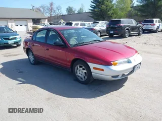 2000 Saturn SL z VIN 1G8ZK5274YZ241392, wystawiony jako IAAI lot #42168456 z przebiegiem 99 406 mil mil oraz . Historia ofert i sprzedaży dostępna na DreamBid. Obrazek 1.