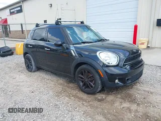 2016 MINI Countryman S z VIN WMWZC3C58GWP53495, wystawiony jako IAAI lot #42134455 z przebiegiem 92 862 mil mil oraz . Historia ofert i sprzedaży dostępna na DreamBid. Obrazek 1.