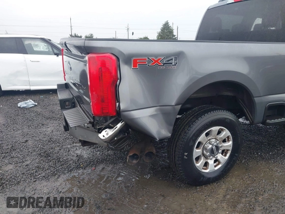 2024 Ford Super Duty F-250 SRW XL with VIN 1FT7W2BT5RED24013, listed as a IAAI auction lot 41206461 with 40,565 mi miles. Bid and sale history available at carsss.com. Image 6.