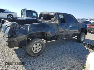 2011 Chevrolet Silverado 1500 LT with VIN 1GCRKSE30BZ393111, listed as a Copart auction lot 45538445 with 196,790 mi miles and Salvage Title. Bid and sale history available at DreamBid. Image 3.