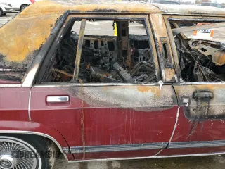 1989 Mercury Grand Marquis GS z VIN 2MEBM74F2KX698022, wystawiony jako Copart lot #44941735 z przebiegiem Nie podano mil oraz Nie do naprawy. Historia ofert i sprzedaży dostępna na DreamBid. Obrazek 20.