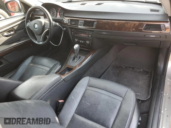 2011 BMW 3 Series 328i z VIN WBAKE5C52BE573743, wystawiony jako Copart lot #42547735 z przebiegiem 167 022 mil mil oraz Szkoda całkowita • Salvage title. Historia ofert i sprzedaży dostępna na DreamBid. Obrazek 8.