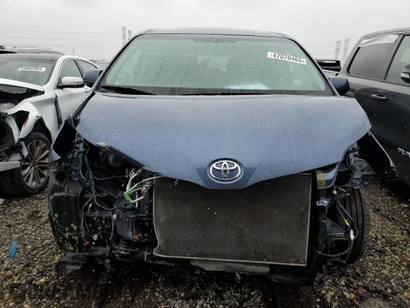 2017 Toyota Sienna LE with VIN 5TDJZ3DC8HS148910, listed as a Copart auction lot 47070465 with 87,024 mi miles and Salvage Title. Bid and sale history available at carsss.com. Image 5.
