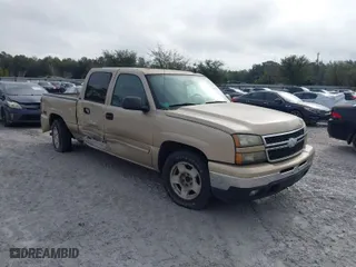 2006 Chevrolet Silverado 1500 LT1 with VIN 2GCEC13T161155954, listed as a IAAI auction lot 41643598 with 222,321 mi miles. Bid and sale history available at carsss.com. Image 1.