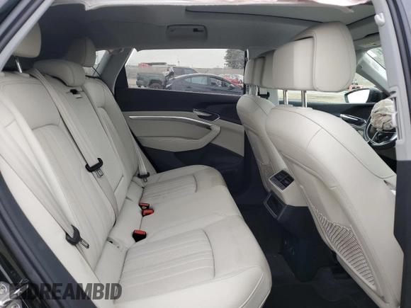 2024 Audi Q8 e-tron Premium Plus z VIN WA15AAGE3RB008258, wystawiony jako Copart lot #78146344 z przebiegiem 12 264 mil mil oraz Szkoda całkowita • Salvage title. Historia ofert i sprzedaży dostępna na DreamBid. Obrazek 11.