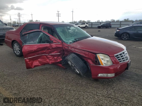 2008 Cadillac DTS 1SD z VIN 1G6KD57Y28U173094, wystawiony jako Copart lot #56895415 z przebiegiem 141 060 mil mil oraz Szkoda całkowita • Salvage title. Historia ofert i sprzedaży dostępna na DreamBid. Obrazek 4.
