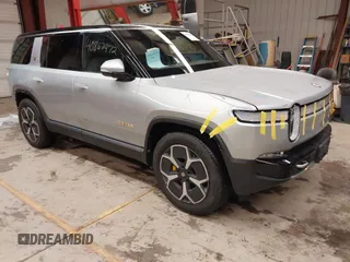 2024 Rivian R1S Adventure with VIN 7PDSGABA9RN039601, listed as a IAAI auction lot 40862472 with 6,186 mi miles. Bid and sale history available at carsss.com. Image 1.