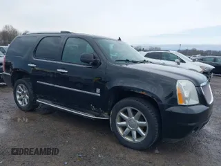 2010 GMC Yukon Denali with VIN 1GKUKEEF2AR281015, listed as a IAAI auction lot 41929336 with 200,380 mi miles. Bid and sale history available at carsss.com. Image 1.