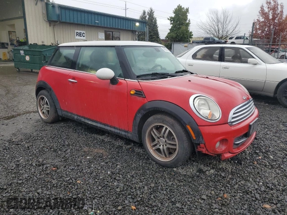 2011 MINI Hardtop z VIN WMWSU3C52BT099618, wystawiony jako Copart lot #78232484 z przebiegiem 98 302 mil mil oraz Czysty tytuł • Clean title. Historia ofert i sprzedaży dostępna na DreamBid. Obrazek 4.